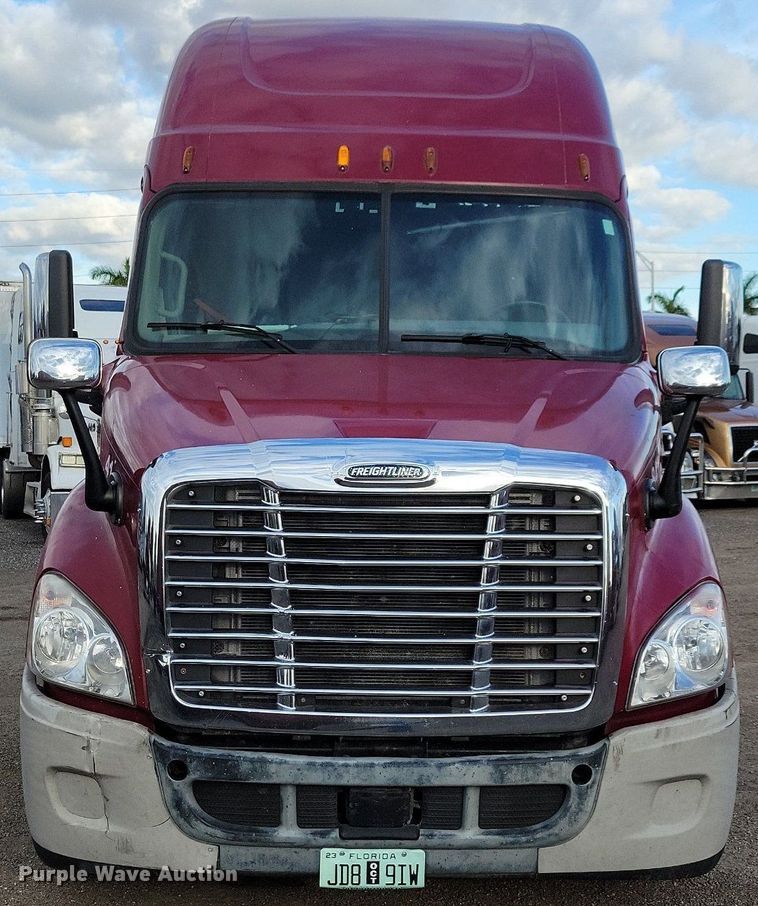 image for item MO9684 2015 Freightliner Cascadia 113  semi truck