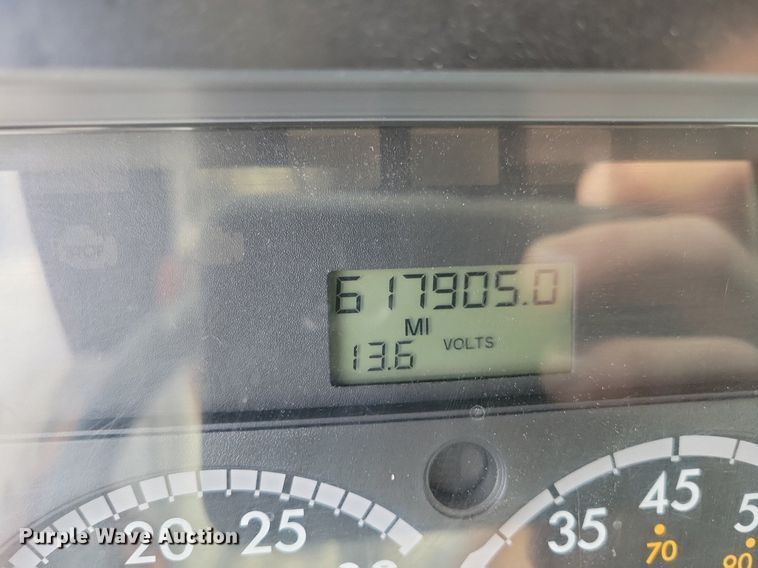 image for item MO9684 2015 Freightliner Cascadia 113  semi truck