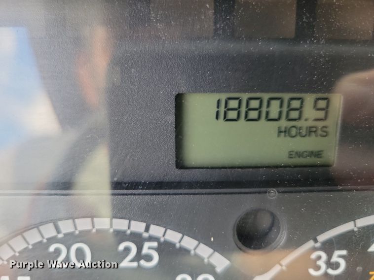 image for item MO9684 2015 Freightliner Cascadia 113  semi truck