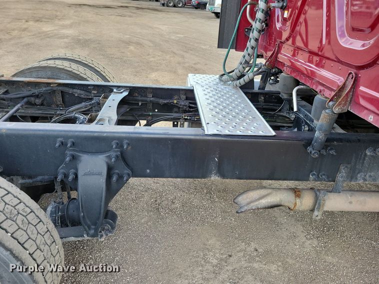 image for item MO9684 2015 Freightliner Cascadia 113  semi truck