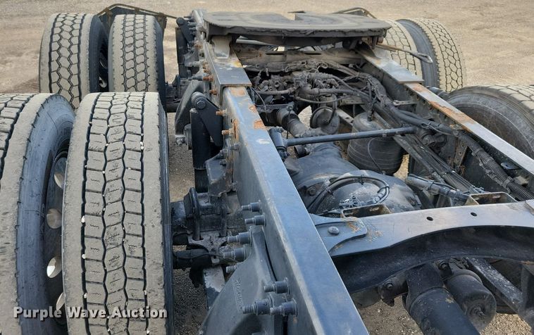 image for item MO9684 2015 Freightliner Cascadia 113  semi truck