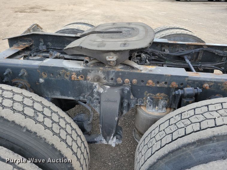 image for item MO9684 2015 Freightliner Cascadia 113  semi truck