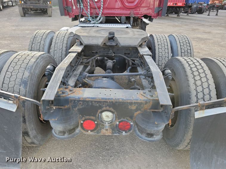 image for item MO9684 2015 Freightliner Cascadia 113  semi truck