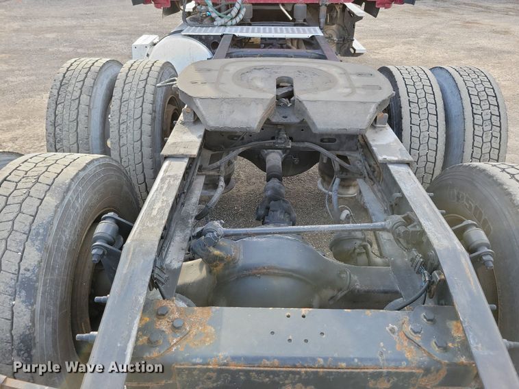 image for item MO9684 2015 Freightliner Cascadia 113  semi truck