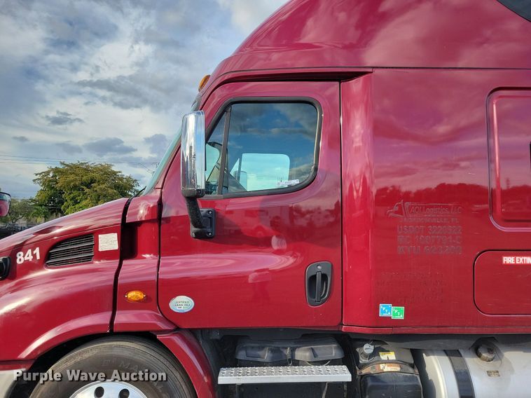 image for item MO9684 2015 Freightliner Cascadia 113  semi truck