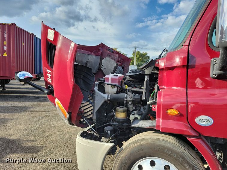 image for item MO9684 2015 Freightliner Cascadia 113  semi truck