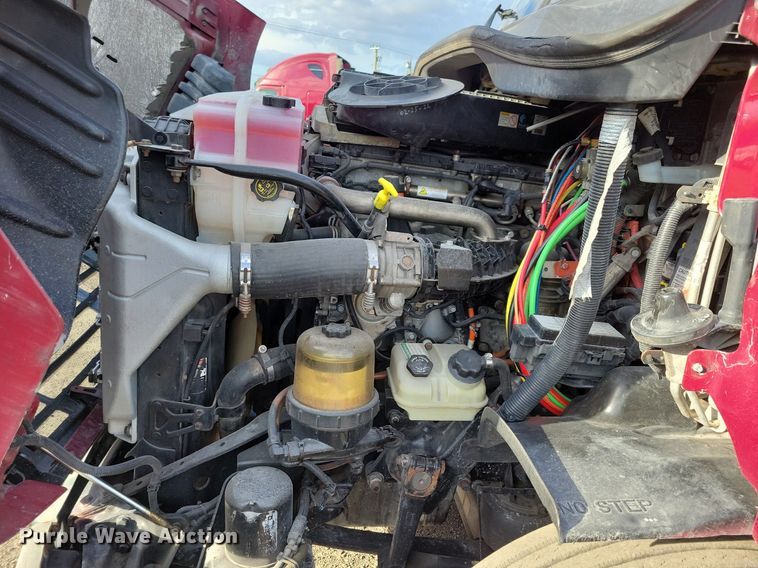 image for item MO9684 2015 Freightliner Cascadia 113  semi truck