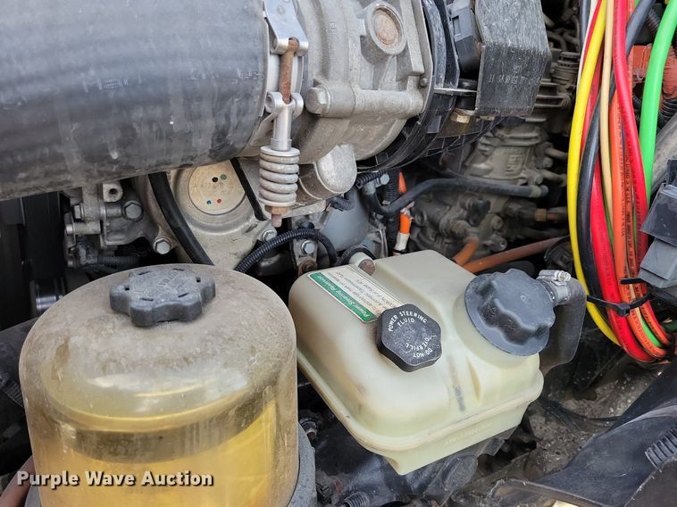 image for item MO9684 2015 Freightliner Cascadia 113  semi truck