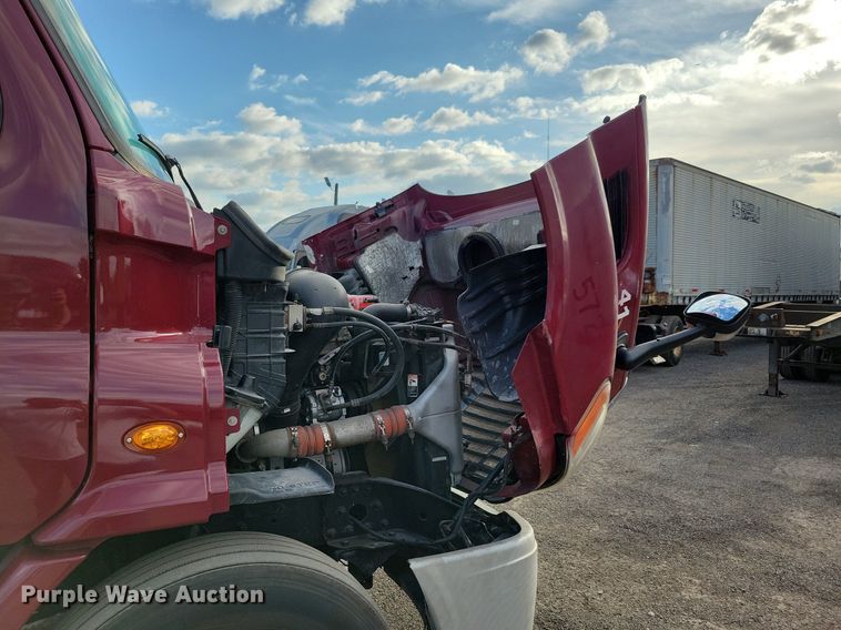 image for item MO9684 2015 Freightliner Cascadia 113  semi truck