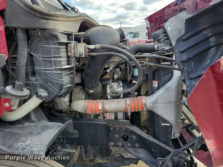 image for item MO9684 2015 Freightliner Cascadia 113  semi truck