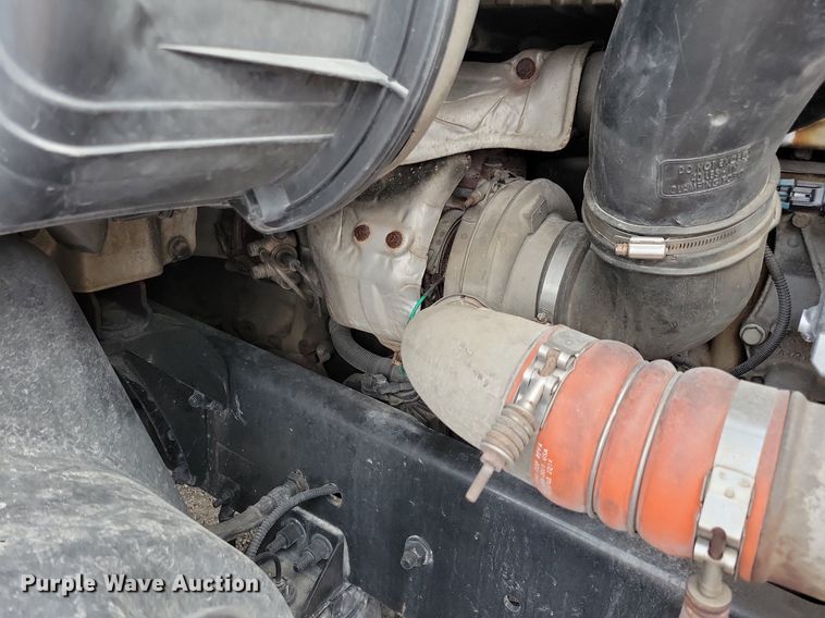 image for item MO9684 2015 Freightliner Cascadia 113  semi truck