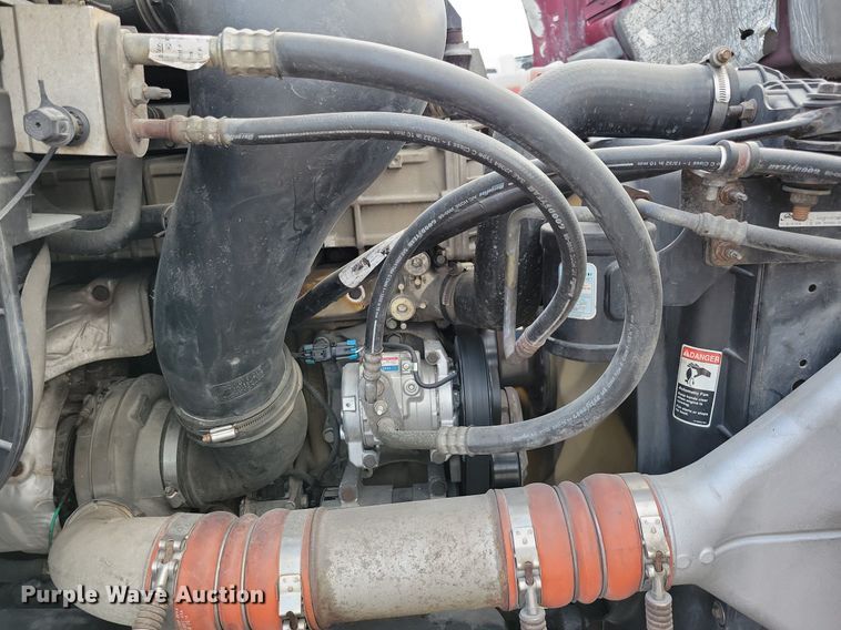 image for item MO9684 2015 Freightliner Cascadia 113  semi truck