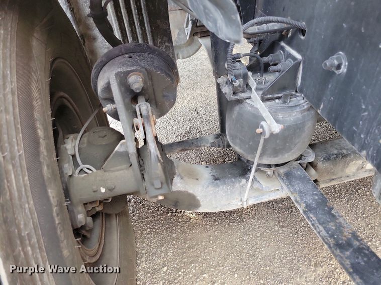 image for item MO9684 2015 Freightliner Cascadia 113  semi truck