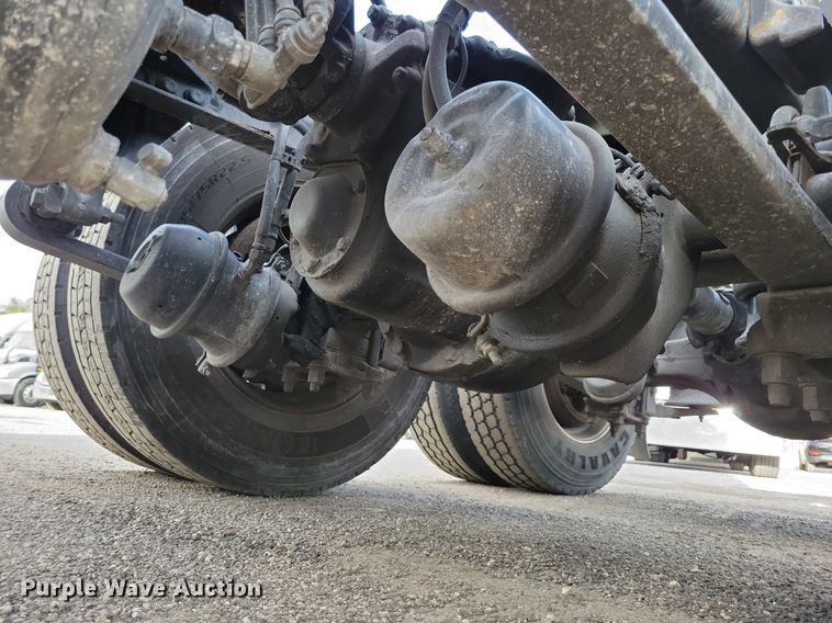 image for item MO9684 2015 Freightliner Cascadia 113  semi truck