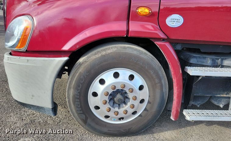 image for item MO9684 2015 Freightliner Cascadia 113  semi truck