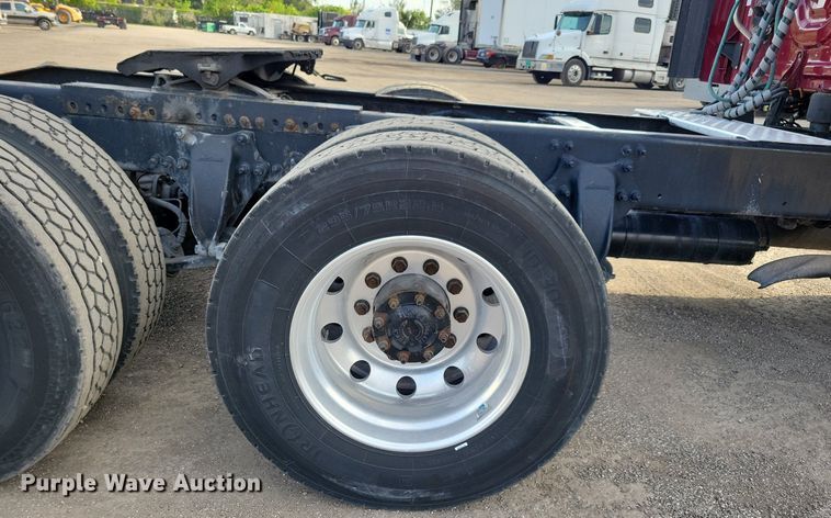 image for item MO9684 2015 Freightliner Cascadia 113  semi truck