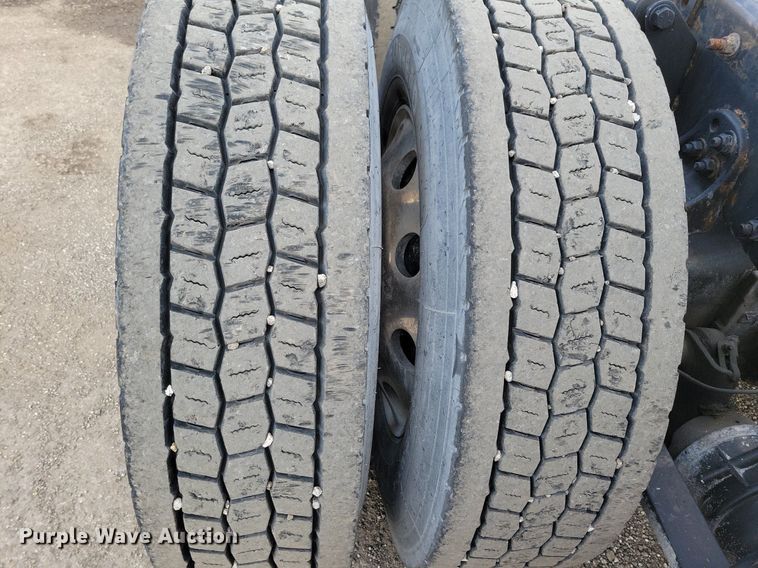 image for item MO9684 2015 Freightliner Cascadia 113  semi truck