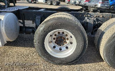 image for item MO9684 2015 Freightliner Cascadia 113  semi truck