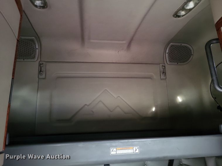 image for item MO9685 2015 Freightliner Cascadia 113  semi truck