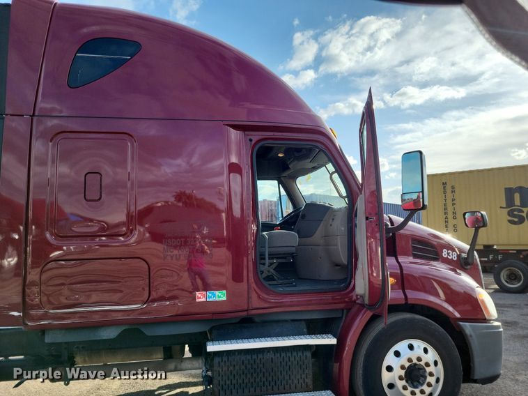 image for item MO9685 2015 Freightliner Cascadia 113  semi truck