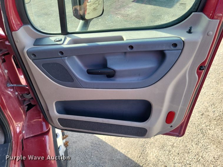 image for item MO9685 2015 Freightliner Cascadia 113  semi truck