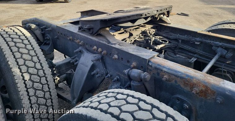 image for item MO9685 2015 Freightliner Cascadia 113  semi truck