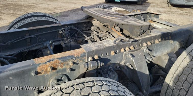 image for item MO9685 2015 Freightliner Cascadia 113  semi truck