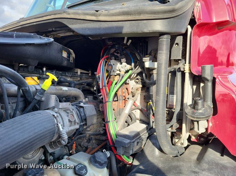 image for item MO9685 2015 Freightliner Cascadia 113  semi truck