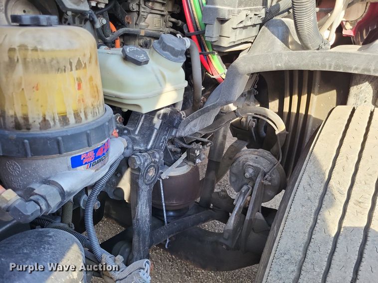 image for item MO9685 2015 Freightliner Cascadia 113  semi truck