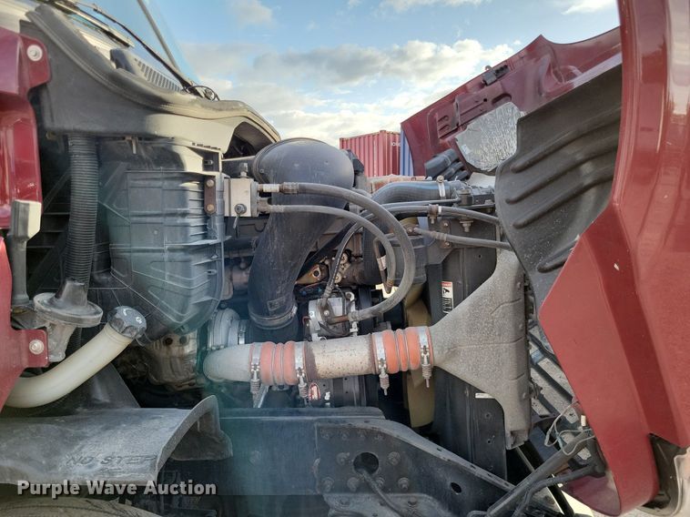 image for item MO9685 2015 Freightliner Cascadia 113  semi truck