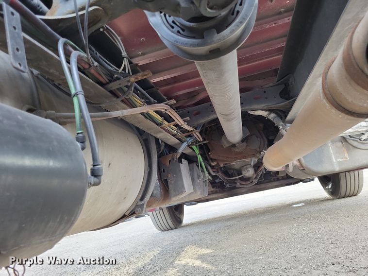 image for item MO9685 2015 Freightliner Cascadia 113  semi truck