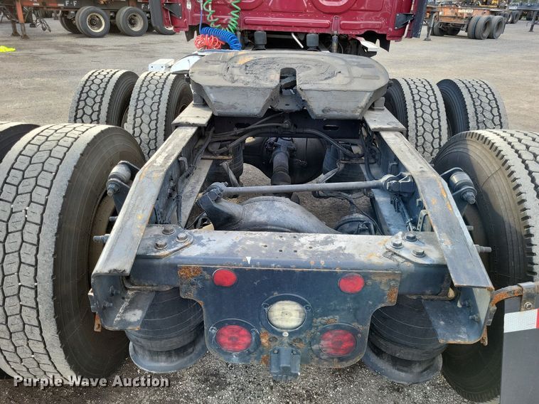 image for item MO9685 2015 Freightliner Cascadia 113  semi truck