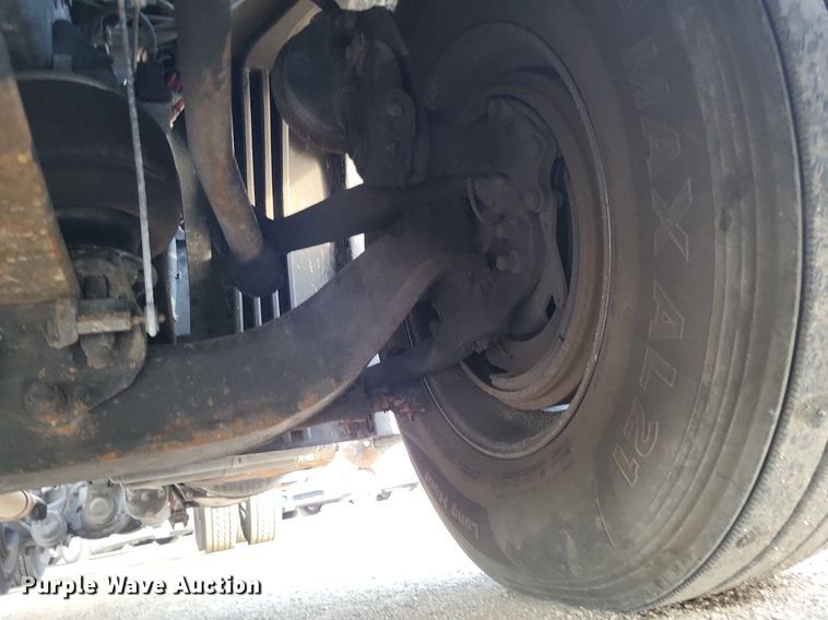 image for item MO9685 2015 Freightliner Cascadia 113  semi truck