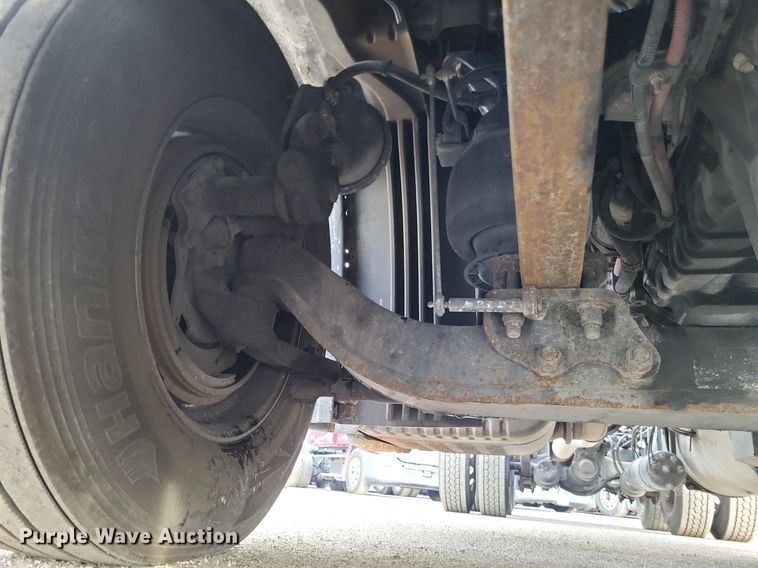 image for item MO9685 2015 Freightliner Cascadia 113  semi truck