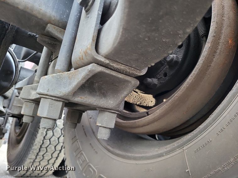 image for item MO9685 2015 Freightliner Cascadia 113  semi truck