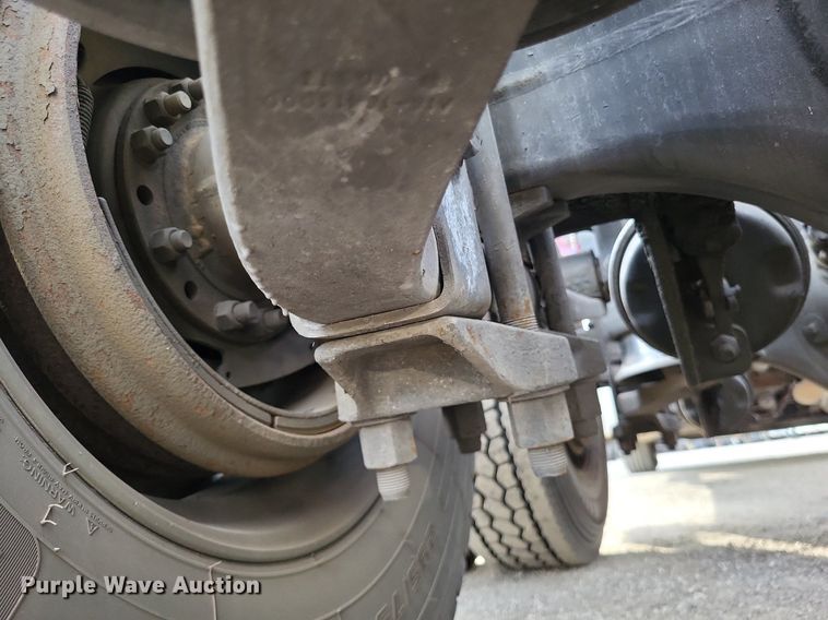 image for item MO9685 2015 Freightliner Cascadia 113  semi truck