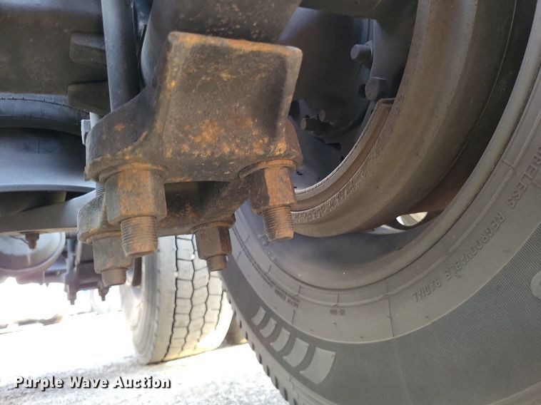 image for item MO9685 2015 Freightliner Cascadia 113  semi truck