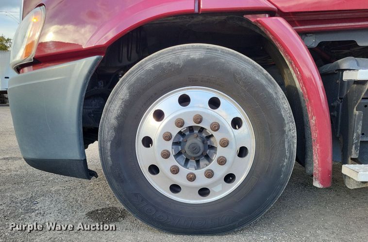 image for item MO9685 2015 Freightliner Cascadia 113  semi truck