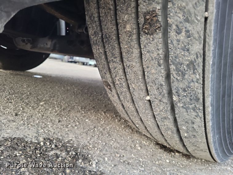 image for item MO9685 2015 Freightliner Cascadia 113  semi truck