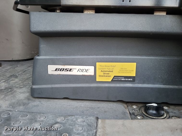 image for item MO9686 2015 Freightliner Cascadia 113  semi truck