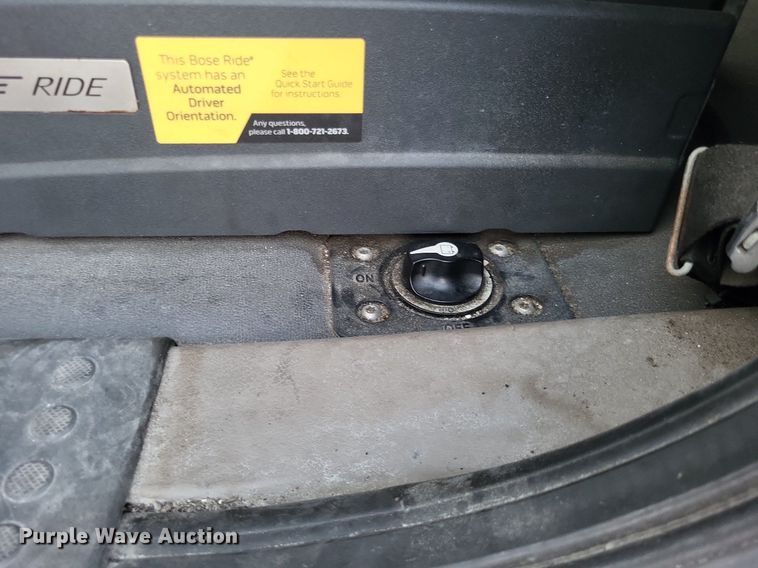 image for item MO9686 2015 Freightliner Cascadia 113  semi truck