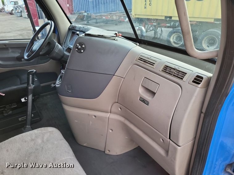 image for item MO9686 2015 Freightliner Cascadia 113  semi truck