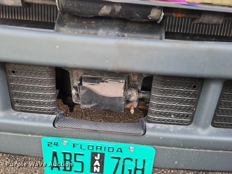 image for item MO9686 2015 Freightliner Cascadia 113  semi truck