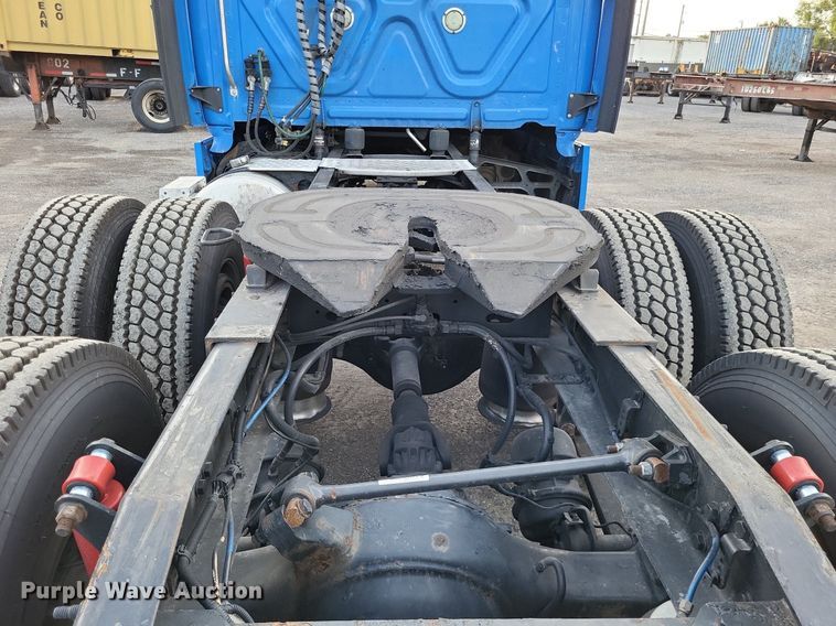 image for item MO9686 2015 Freightliner Cascadia 113  semi truck