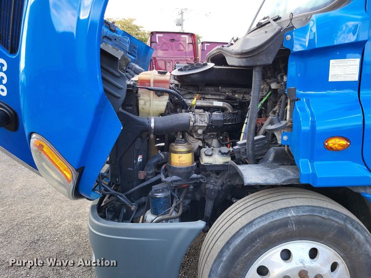 image for item MO9686 2015 Freightliner Cascadia 113  semi truck