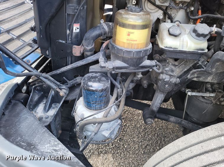 image for item MO9686 2015 Freightliner Cascadia 113  semi truck