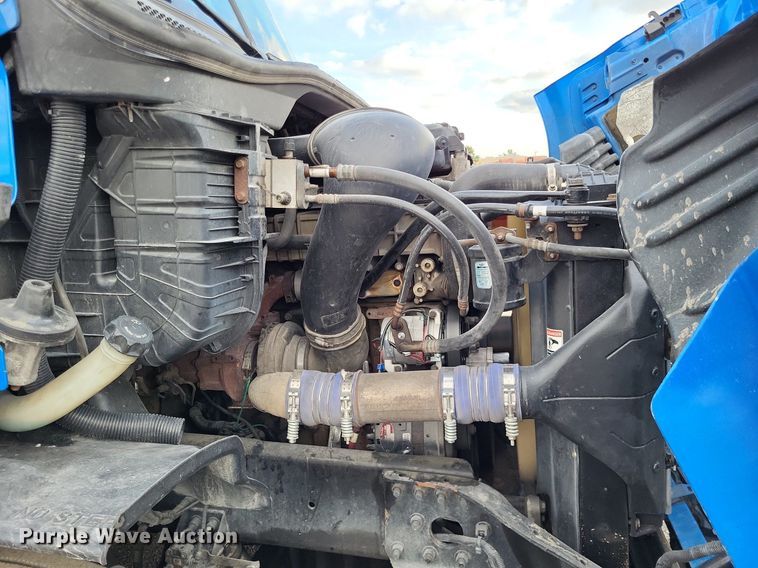 image for item MO9686 2015 Freightliner Cascadia 113  semi truck