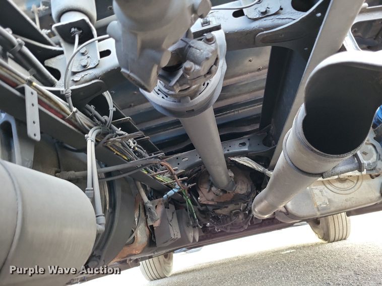 image for item MO9686 2015 Freightliner Cascadia 113  semi truck