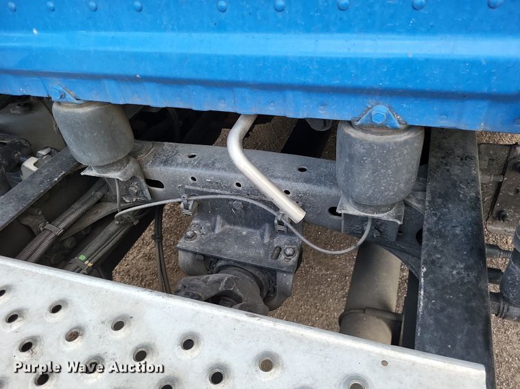 image for item MO9686 2015 Freightliner Cascadia 113  semi truck