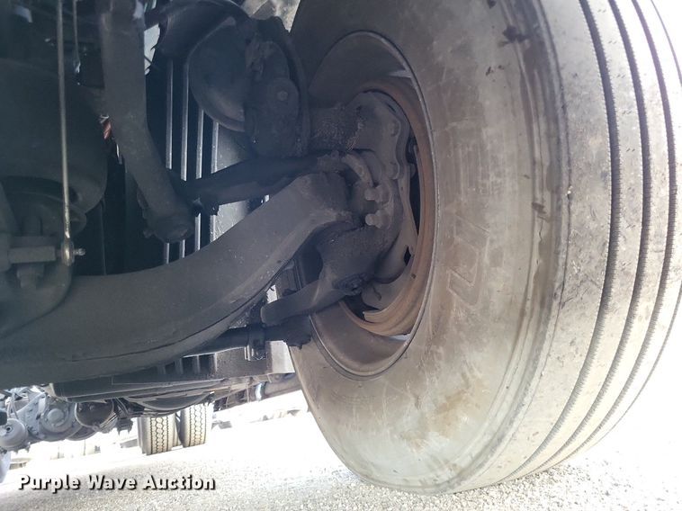 image for item MO9686 2015 Freightliner Cascadia 113  semi truck